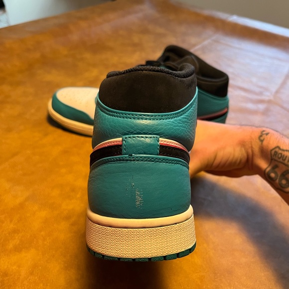 2018 Air Jordan 1 Mid SE 'South Beach' size 11.5 - Picture 2 of 10
